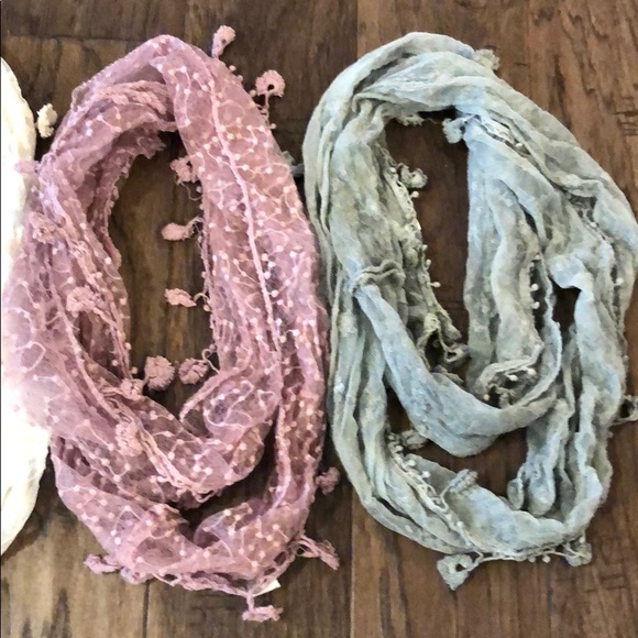 Infinity Lace Scarf - Picture 3 of 8
